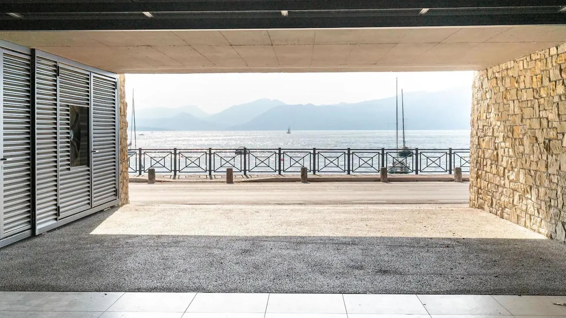 Salvatorehomes - Luxurious Dreamview Waterfront Apartment In Torri Del Benaco With Pool - Casa Azura - A 5 Star Luxury Collection At Lake Garda 0*,  Italy