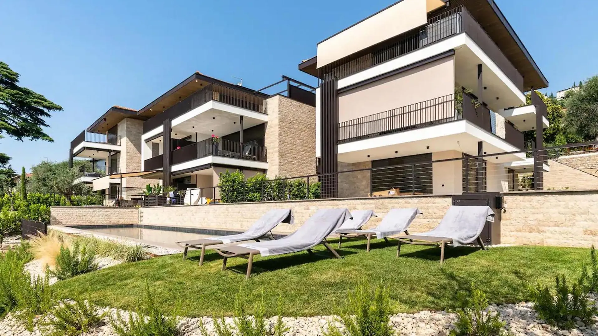 Salvatorehomes - Luxurious Dreamview Waterfront Apartment In Torri Del Benaco With Pool - Casa Azura - A 5 Star Luxury Collection At Lake Garda Italy