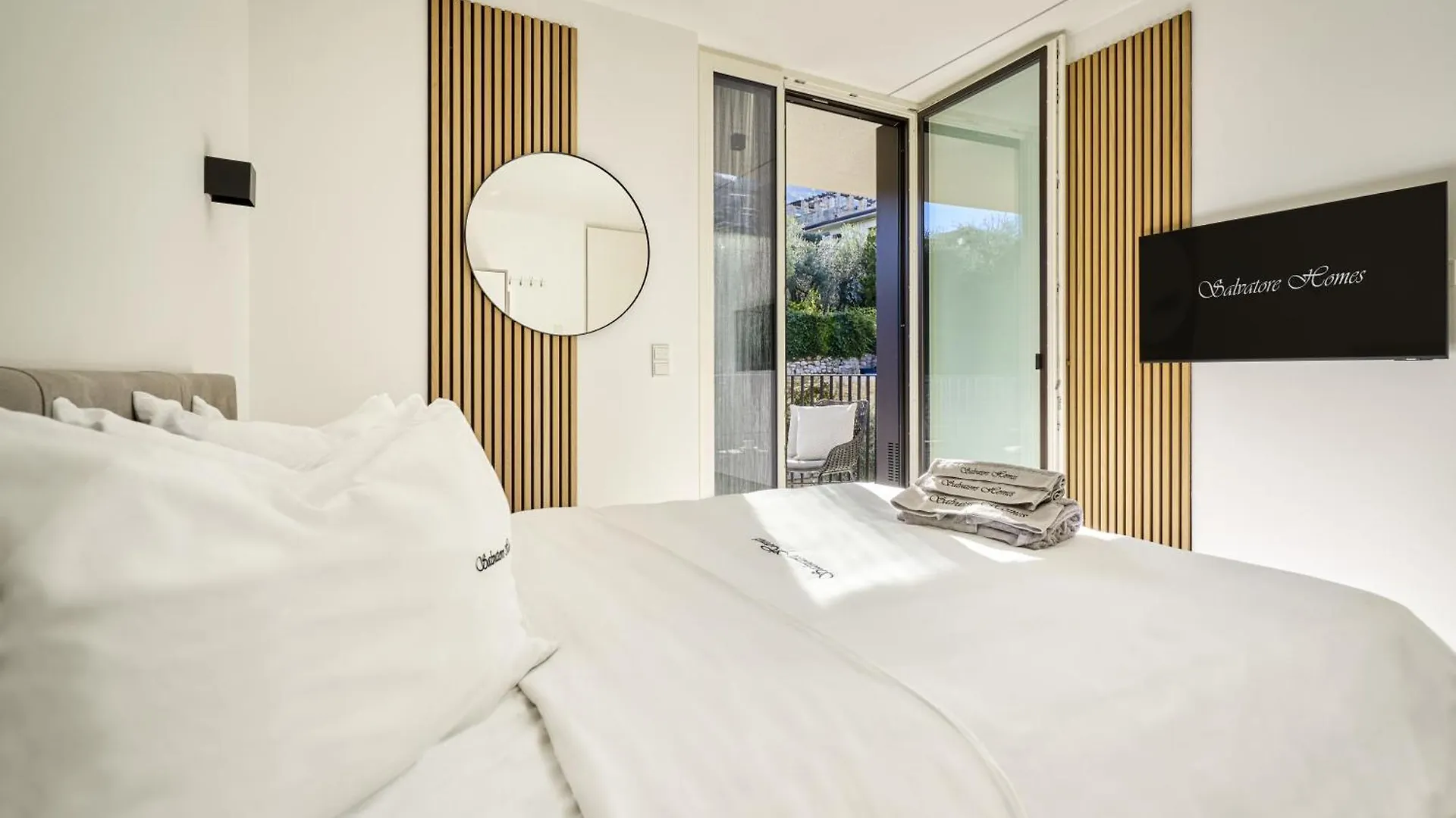 Salvatorehomes - Luxurious Dreamview Waterfront Apartment In Torri Del Benaco With Pool - Casa Azura - A 5 Star Luxury Collection At Lake Garda