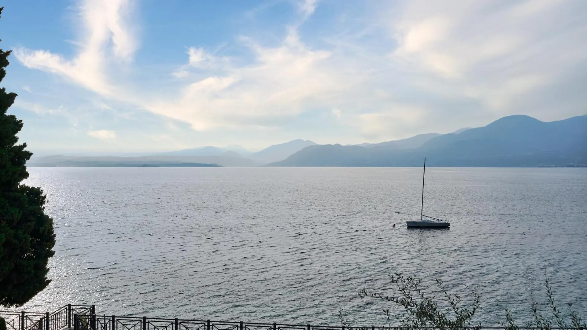 Salvatorehomes - Luxurious Dreamview Waterfront Apartment In Torri Del Benaco With Pool - Casa Azura - A 5 Star Luxury Collection At Lake Garda