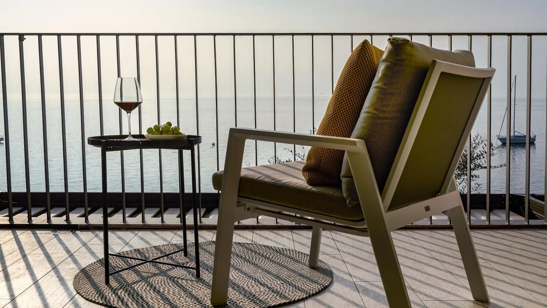 Salvatorehomes - Luxurious Dreamview Waterfront Apartment In Torri Del Benaco With Pool - Casa Azura - A 5 Star Luxury Collection At Lake Garda